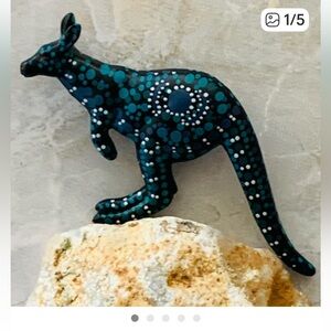 AB Original Kangaroo brooch
